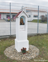 Szent Wolfgang emlékhely Veresegyházon, a Lévai utcában, a Mey Hungária Kft. telephelye előtt